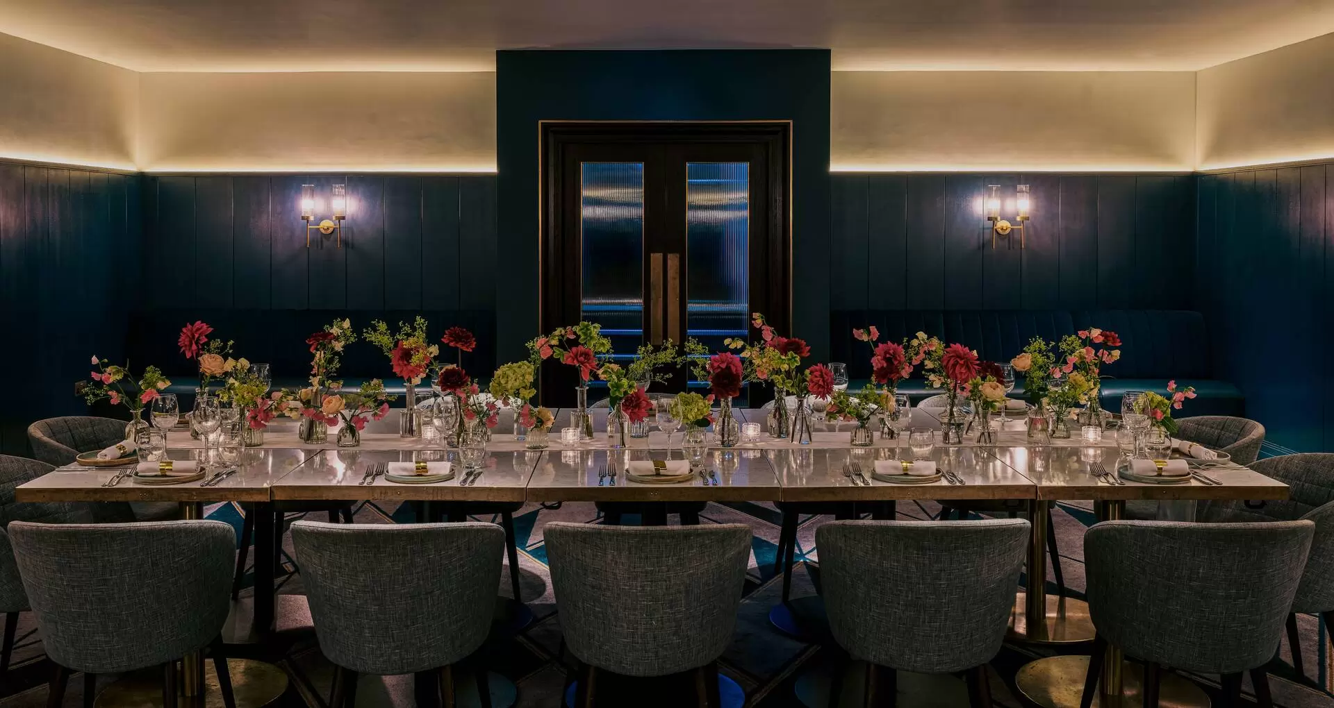 //d337pdvlg6sju5.cloudfront.net/media/images/dining/pdr/strand_palace_pdr_boardroom_highres_hero_id59260_1920x1020.webp