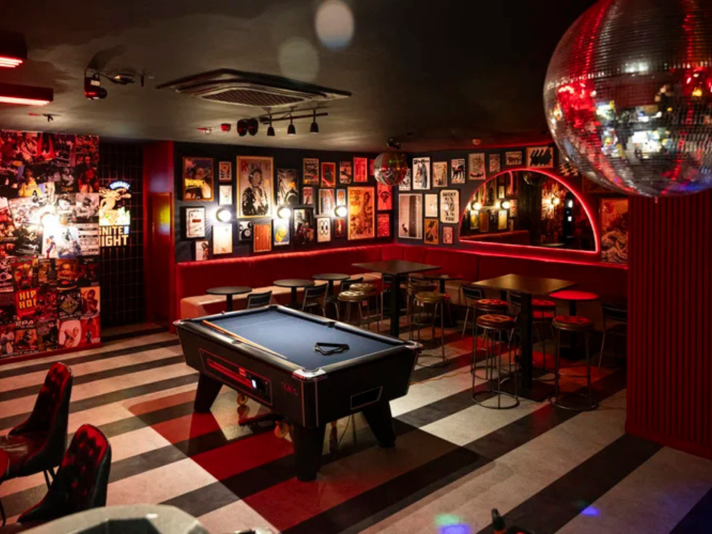 https://d337pdvlg6sju5.cloudfront.net/media/images/dining/sinners_social_club_tablet_banner.png