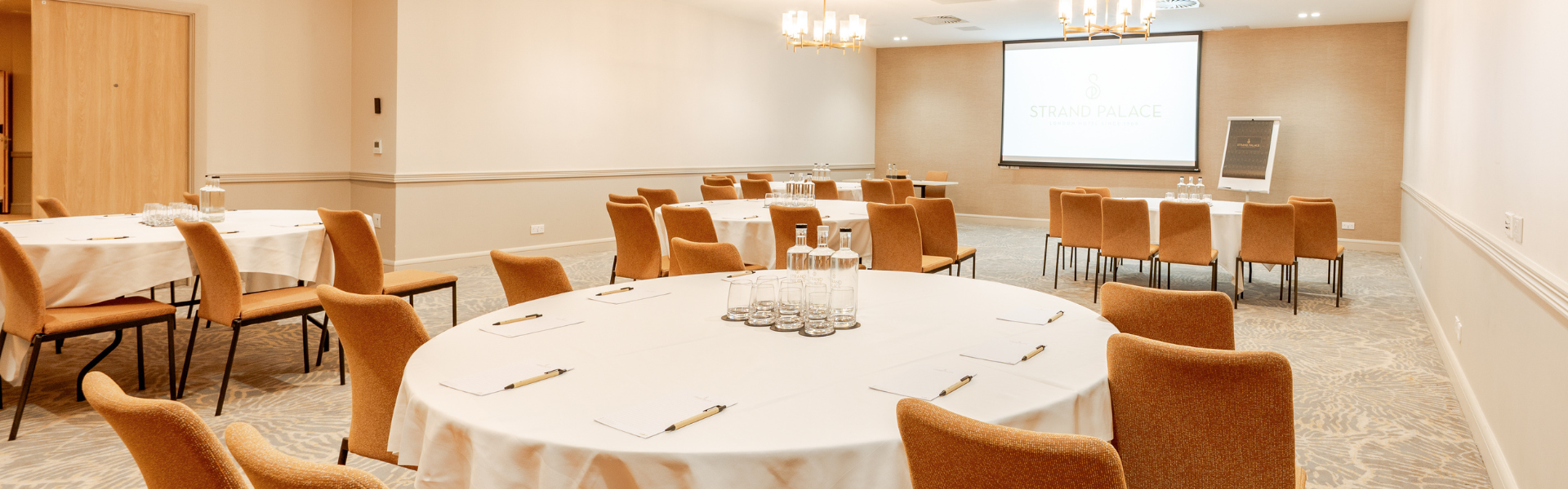 //d337pdvlg6sju5.cloudfront.net/media/meetings-events/strand_palace_meetings_events_covent_garden_1_page_banner_1.png